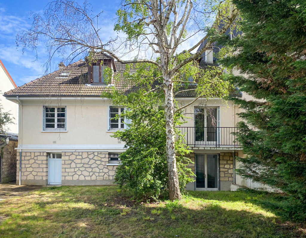 Renewal - Vente maison CROISSY SUR SEINE (78290) Maison de 210 m² - Centre ville - Travaux à prévoir Prix : 790 000€. Agence immobilière MOSAIC