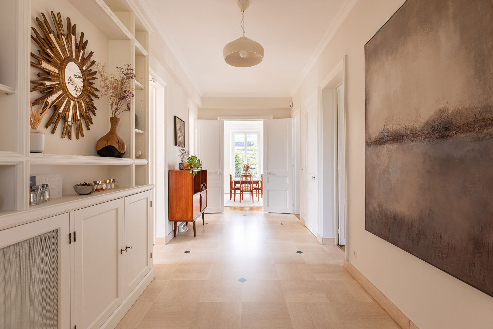 Villa Hélèna CHATOU (78400) Appartement de 120 m² - Esprit maison bourgeoise - Centre ville - 4 minutes du RER Prix : 970 000€. Agence MOSAIC immobilier à Chatou