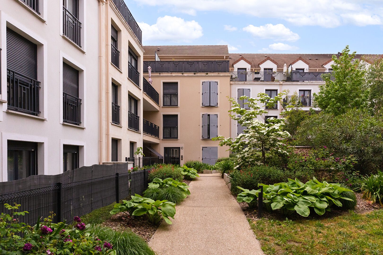 Laura CHAMBOURCY (78240) Appartement de 69 m² au coeur de Chambourcy Prix : 345 000€. Agence MOSAIC Chambourcy