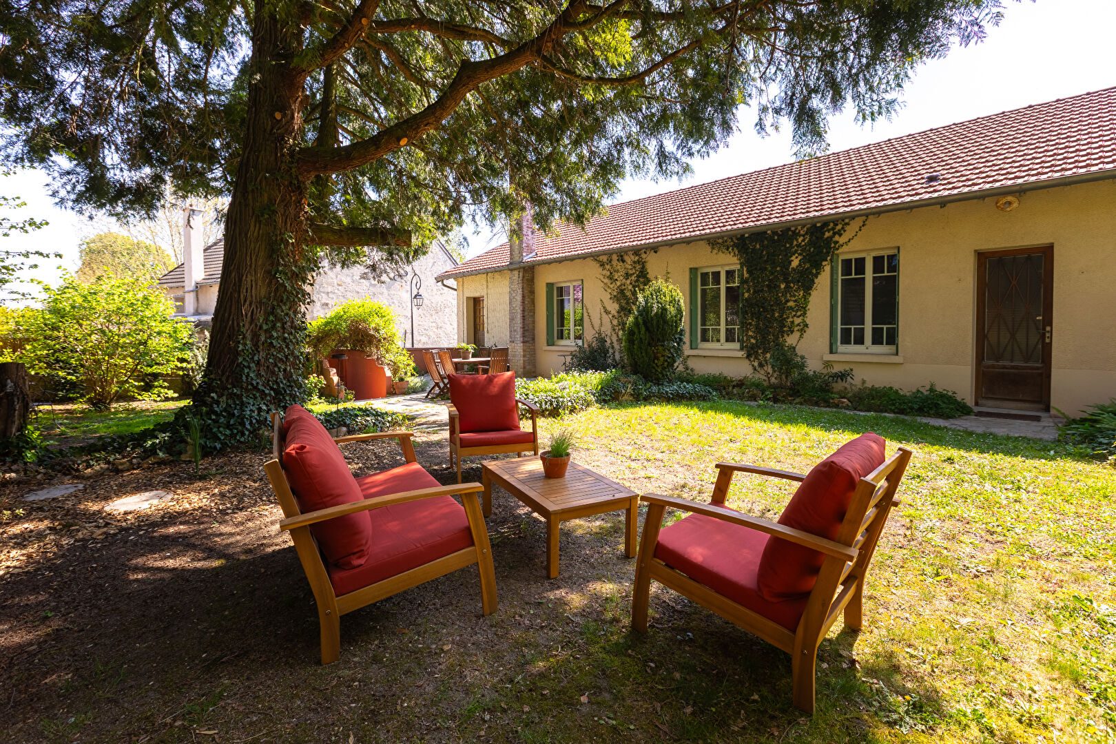 In Love With Paris CHAMBOURCY (78240) Maison familiale de 225 m² avec vue sur La Tour Eiffel Prix : 810 000€. Agence MOSAIC