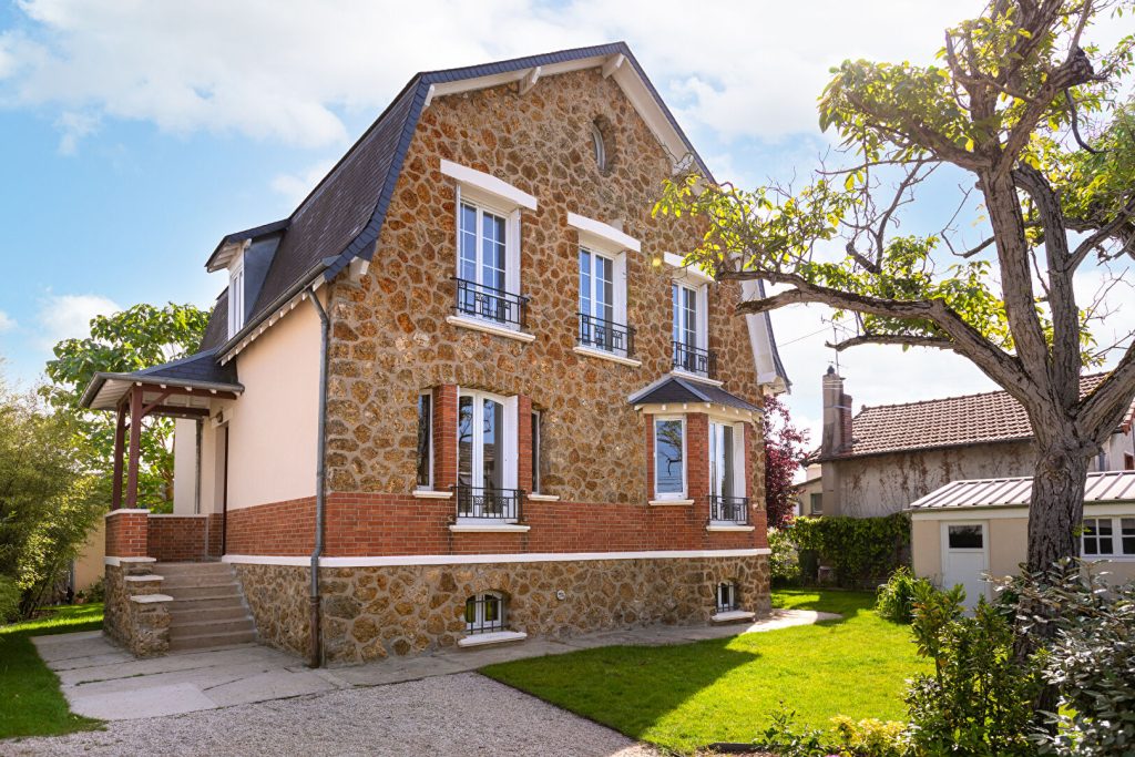 Paulownia SARTROUVILLE (78500) Superbe meulière rénovée et sa dépendance Prix : 1 040 000€. Agence MOSAIC