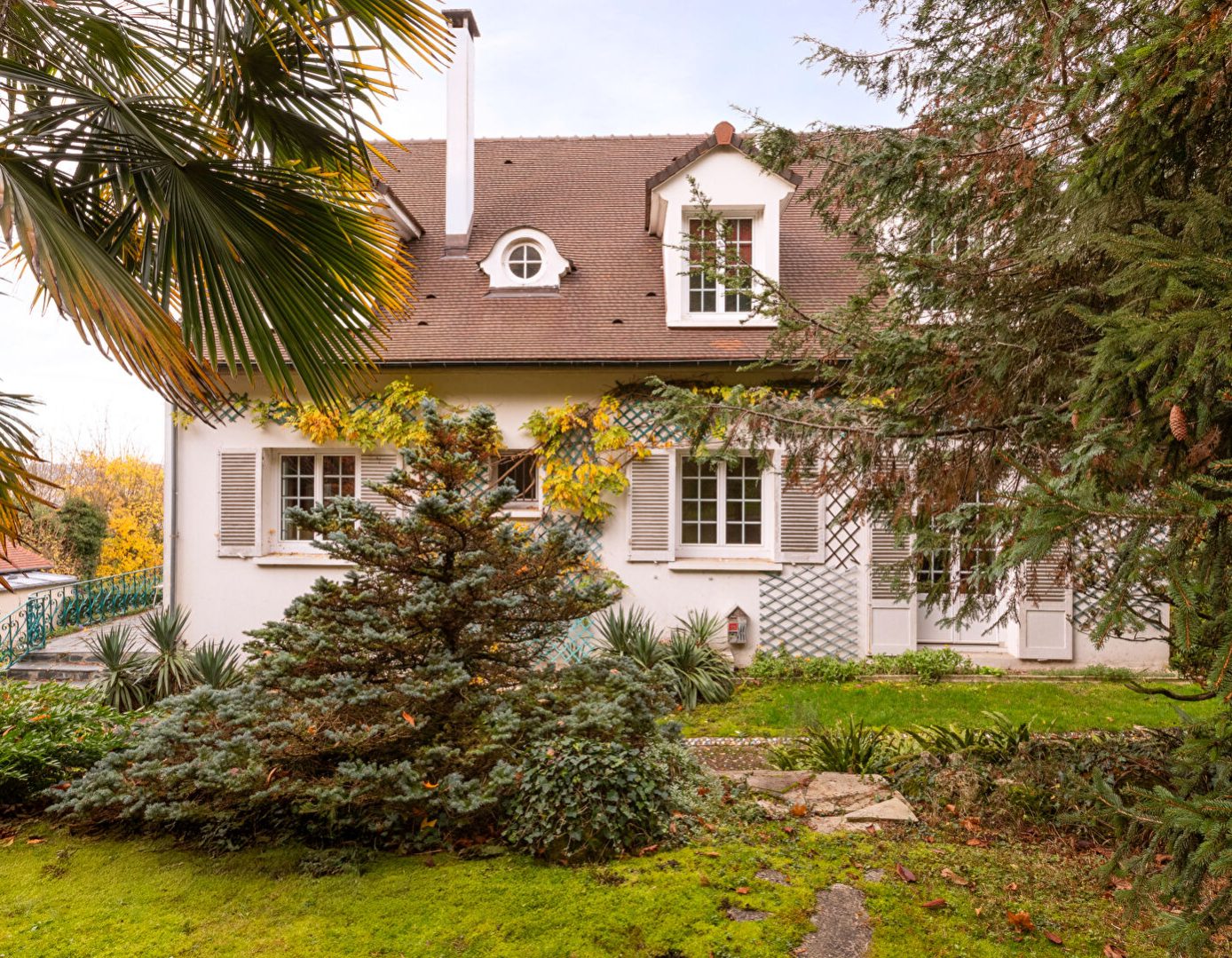 Le Perchoir BOUGIVAL (78380) Maison familiale sur les hauteurs de Bougival Prix : 840 000€. Maison de luxe à vendre dans les Yvelines. Agence MOSAIC