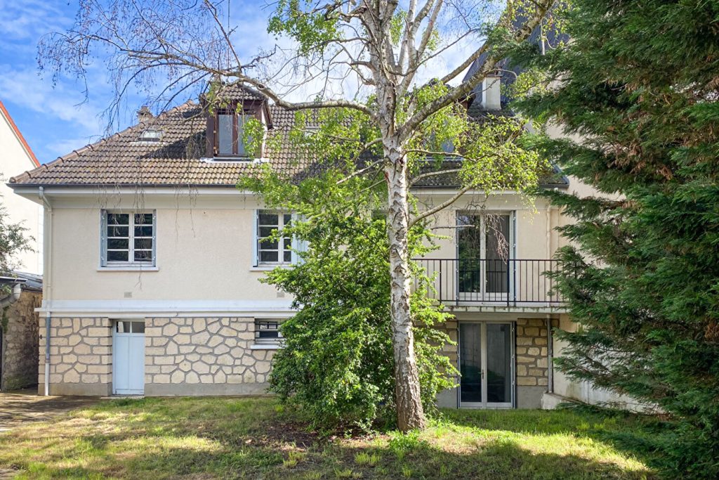 Renewal - Vente maison CROISSY SUR SEINE (78290) Maison de 210 m² - Centre ville - Travaux à prévoir Prix : 790 000€. Agence immobilière MOSAIC